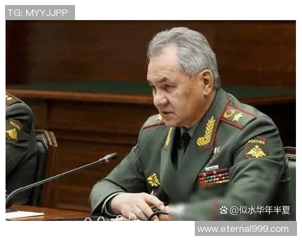 足球明星意外掏裤兜瞬间引发热议网友纷纷猜测背后故事揭秘